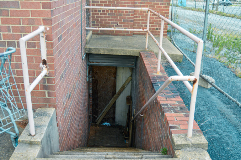 Abandoned 6901 Executive Building - Springfield, Virginia