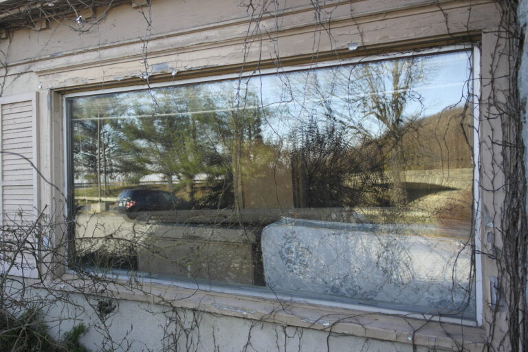 Abandoned Howard Johnson's Restaurant - Afton Mountain