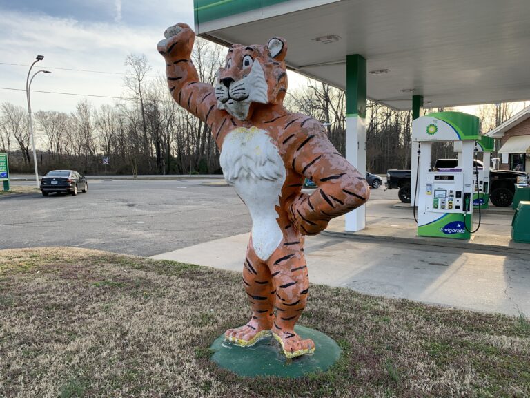 Esso/Exxon Tiger Statue at BP Station in Toano, Virginia