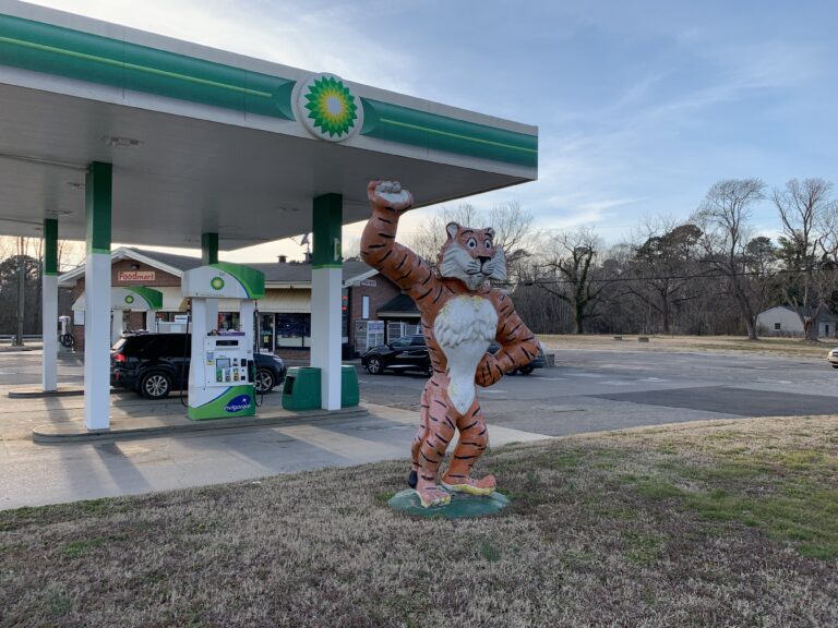 Esso/Exxon Tiger Statue at BP Station in Toano, Virginia