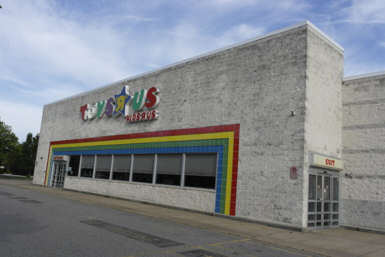 Former Toys 'R' Us - Chesapeake, VA