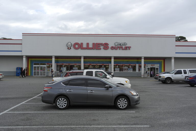 Former Toys "R" Us - Hampton