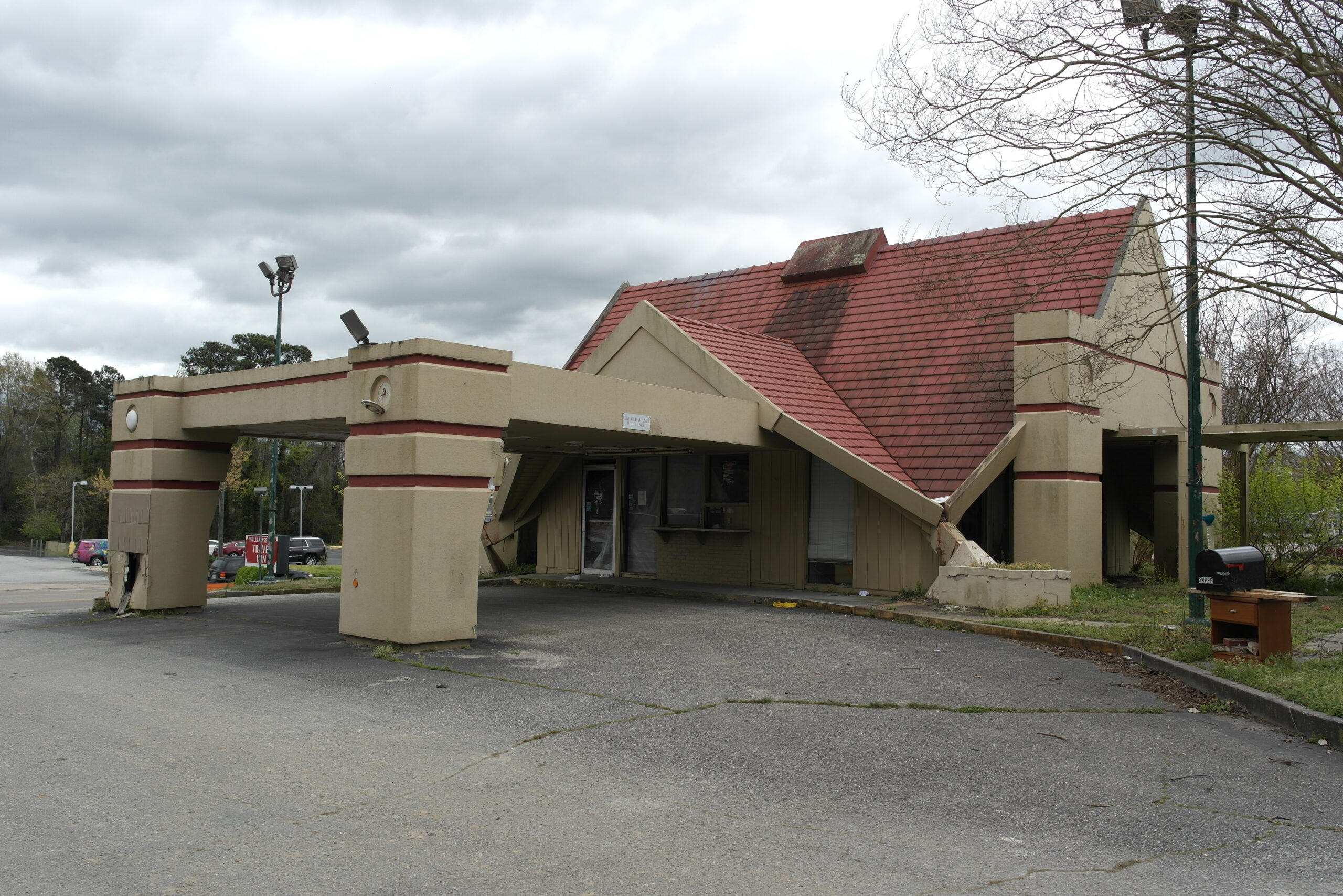 Howard Johnson's Williamsburg Demolition