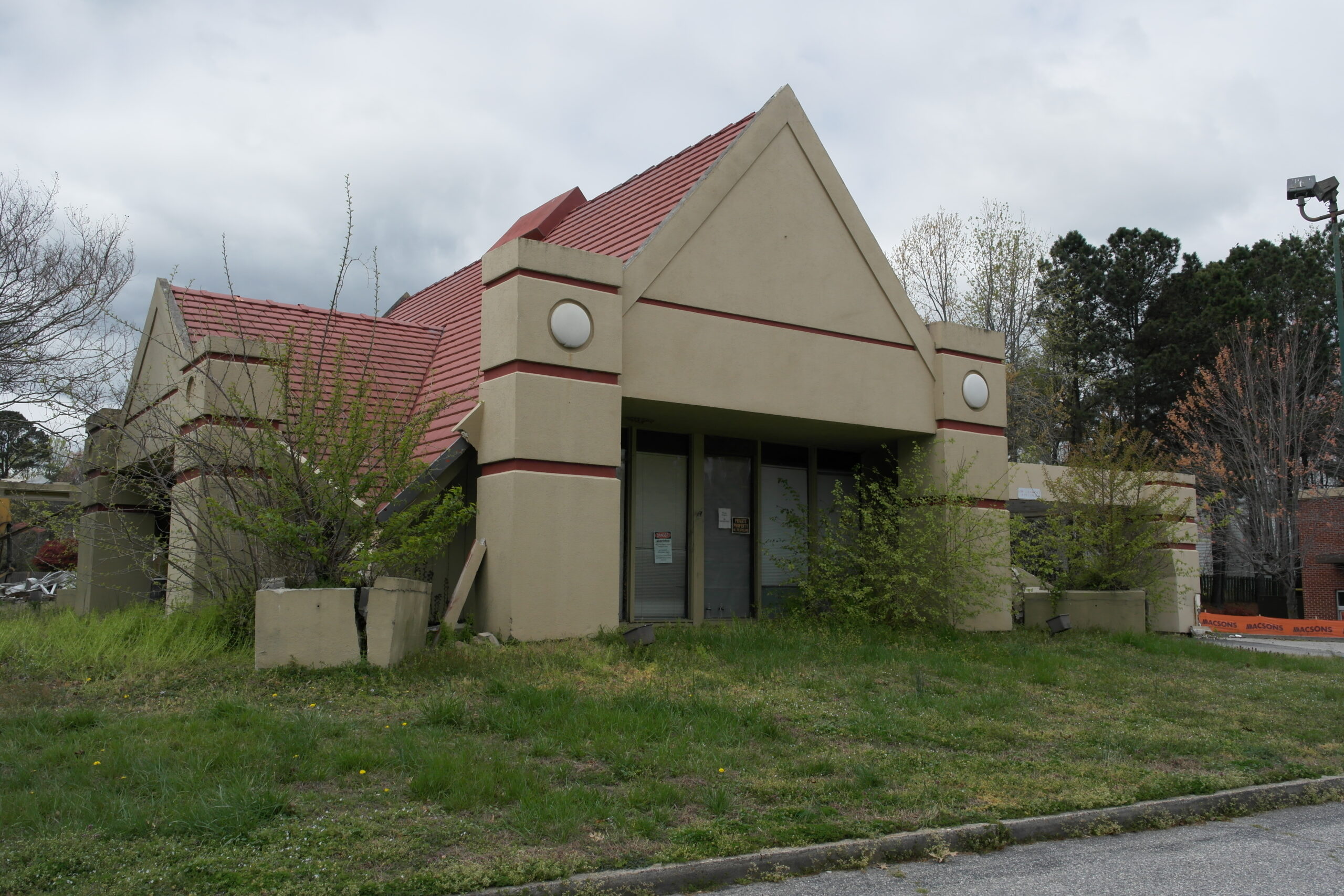 Howard Johnson's Williamsburg Demolition