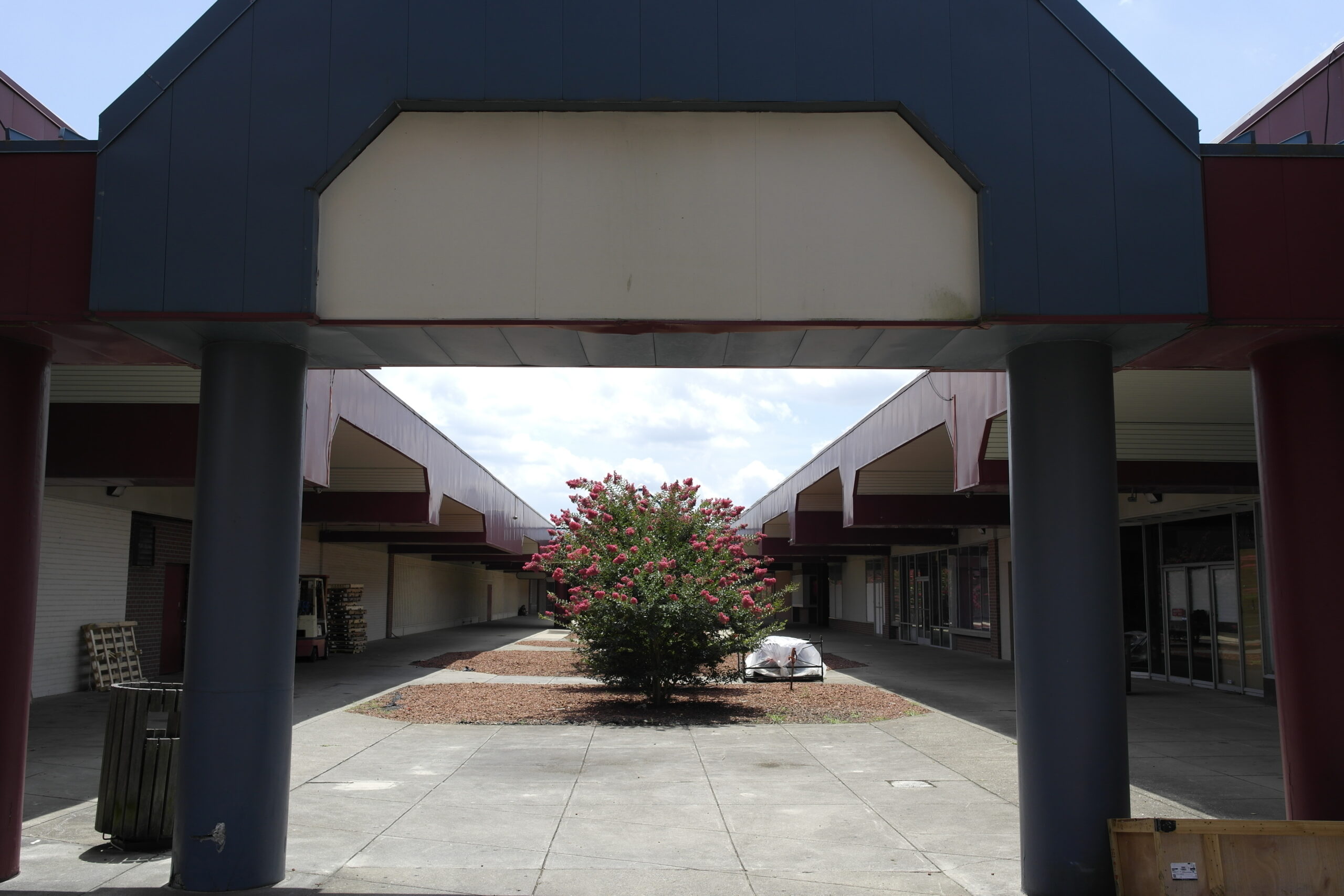 Roanoke-Salem Plaza - Roanoke, VA