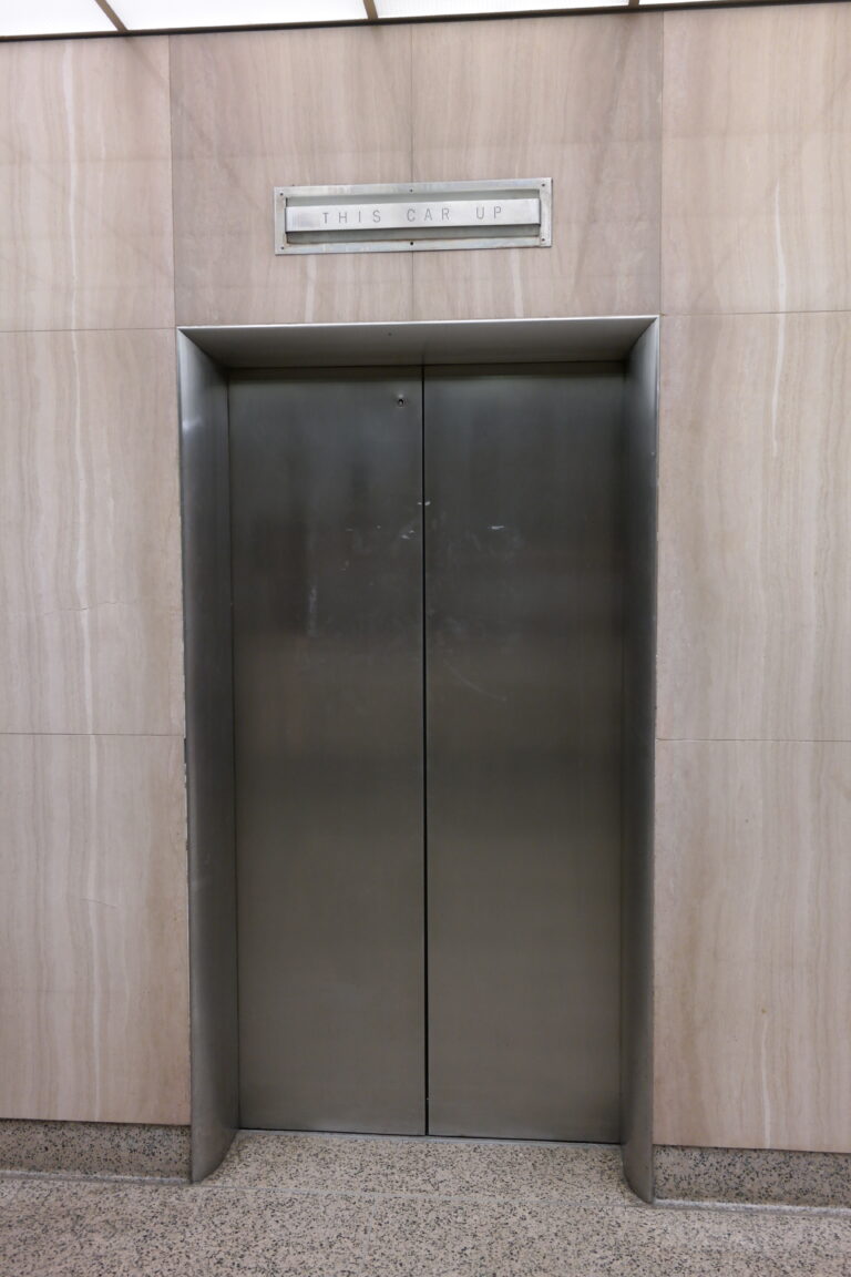 Single elevator